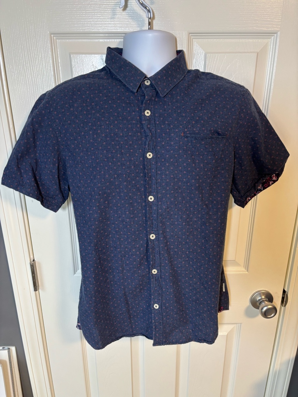 7 Diamonds navy blue and floral short sleeve button up shirt -size large